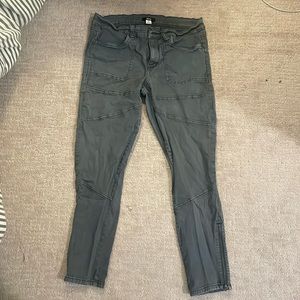 Gray/blue stretch pants with stitching and zipper ankles